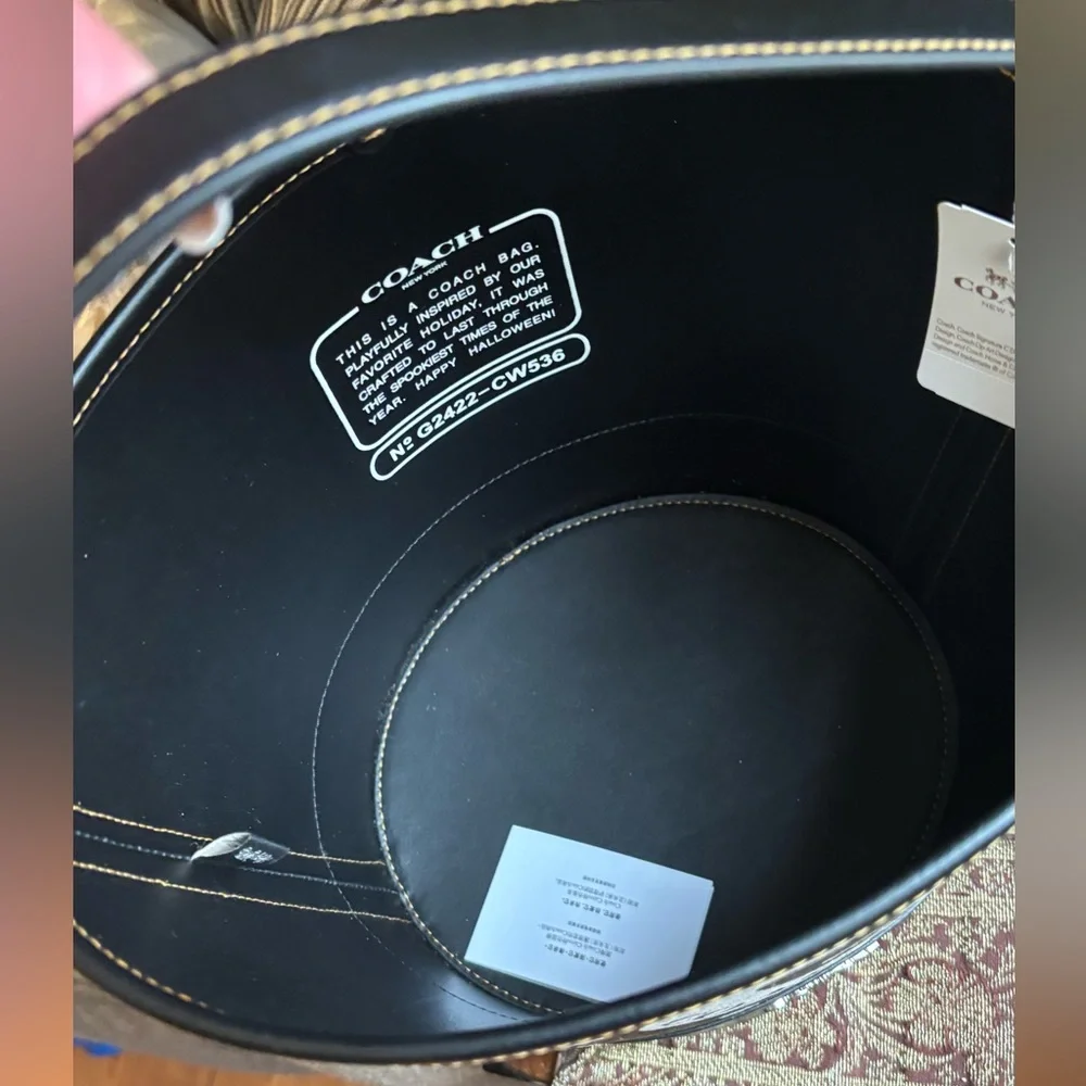 Authentic Coach Signature/Smooth leather w Celestial Cat Design bucket shoulder - Picture 12 of 15